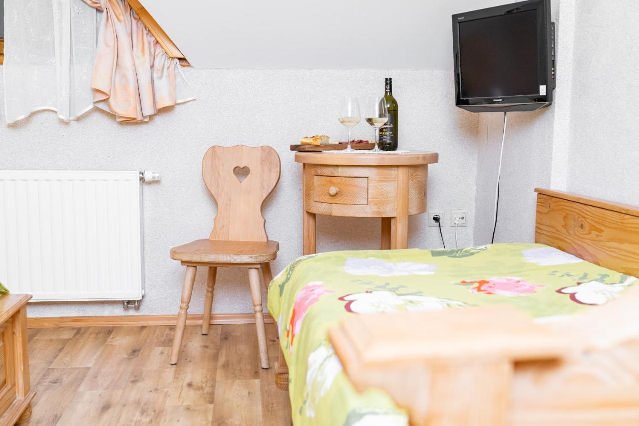 Okroglice Guesthouse Mocivnik מראה חיצוני תמונה