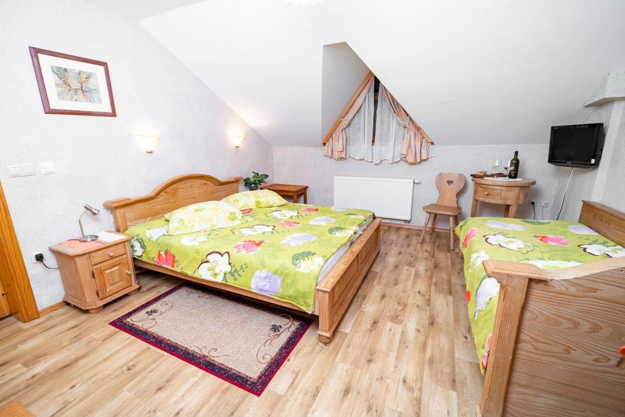 Okroglice Guesthouse Mocivnik מראה חיצוני תמונה
