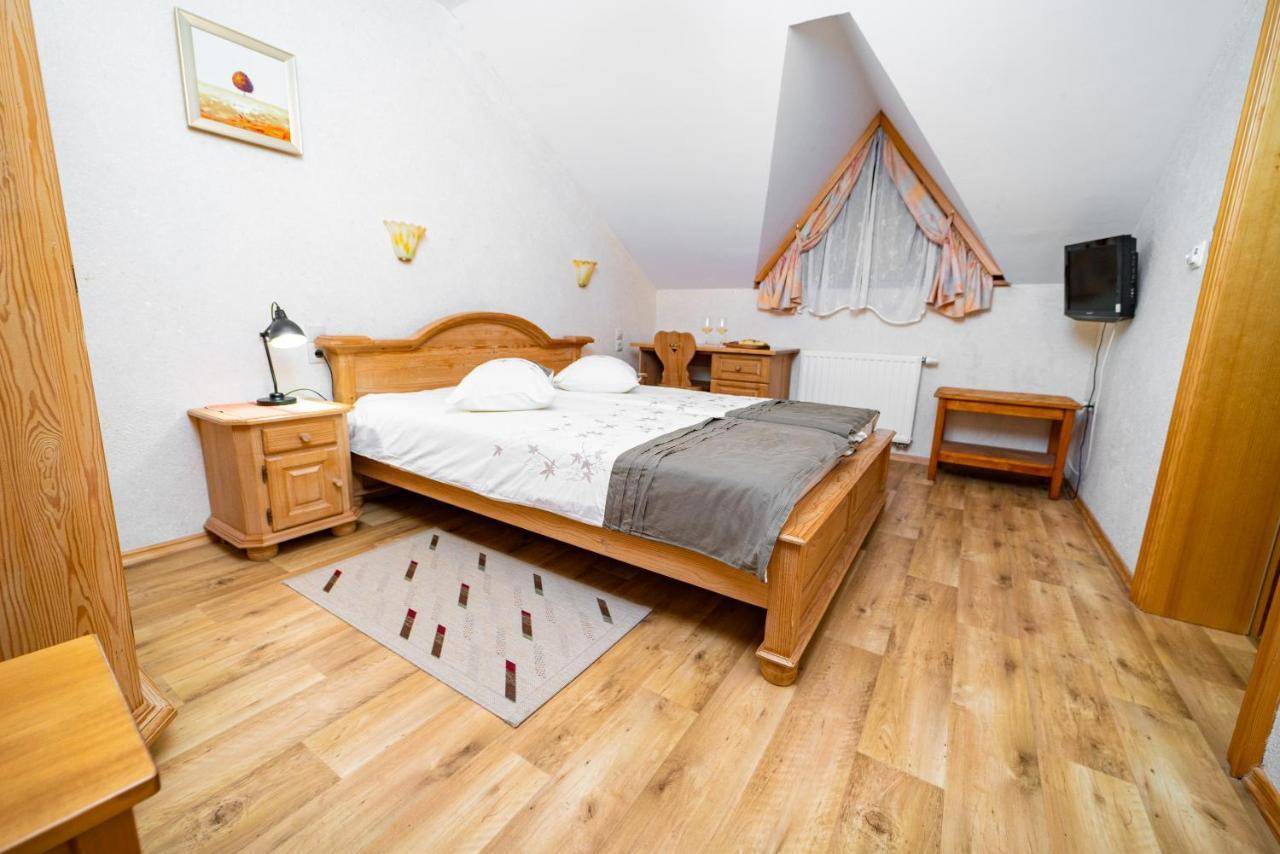 Okroglice Guesthouse Mocivnik מראה חיצוני תמונה