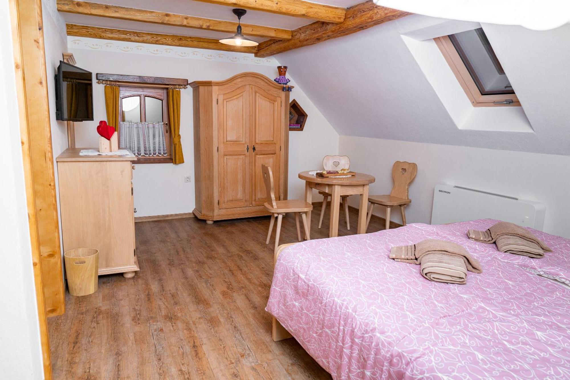 Okroglice Guesthouse Mocivnik מראה חיצוני תמונה