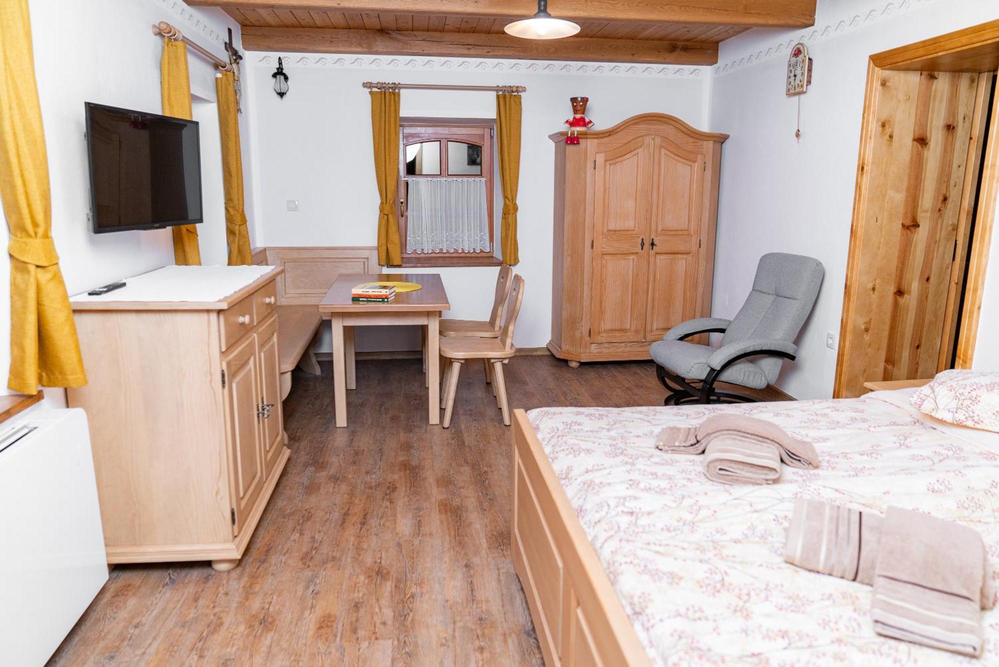 Okroglice Guesthouse Mocivnik מראה חיצוני תמונה