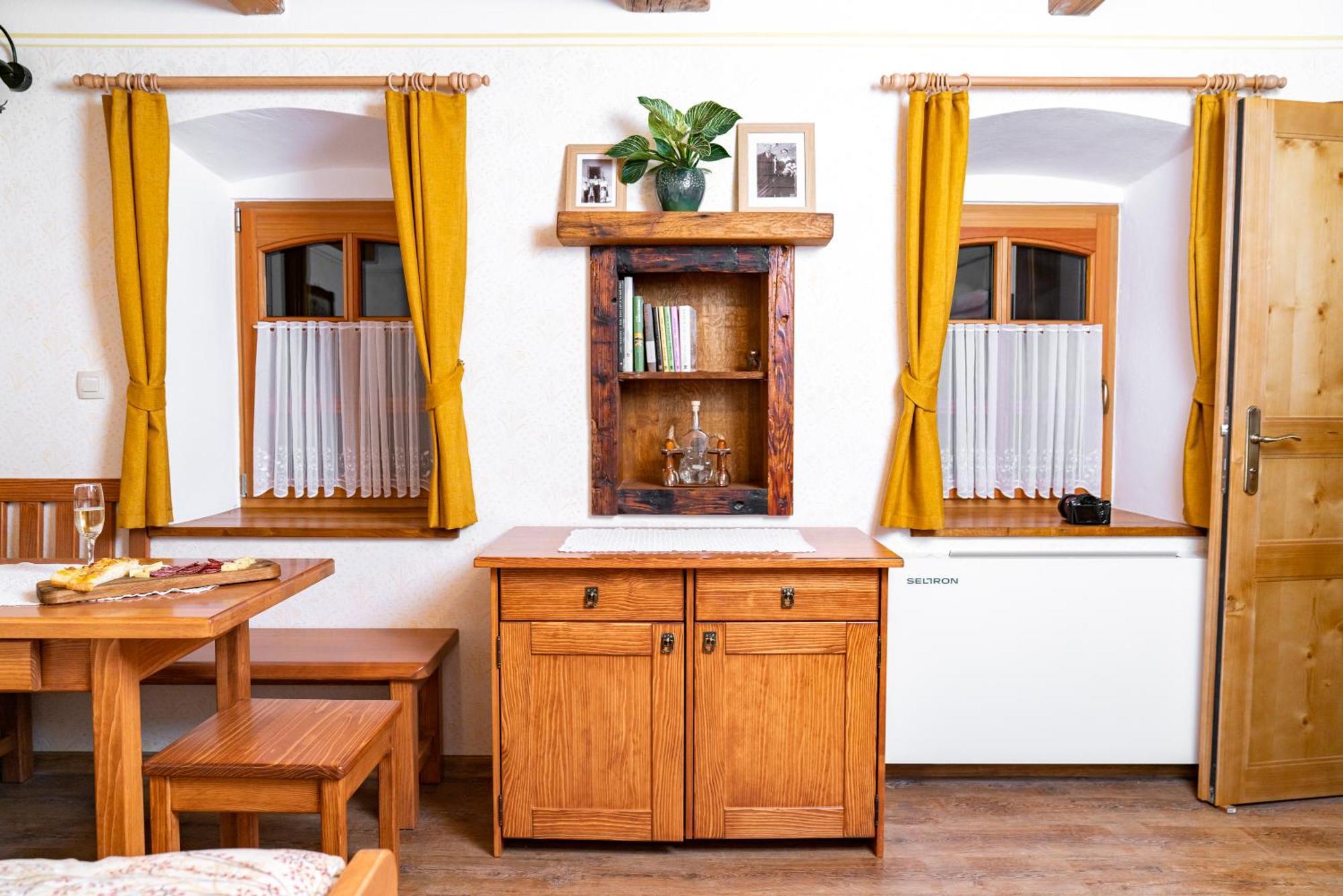 Okroglice Guesthouse Mocivnik מראה חיצוני תמונה